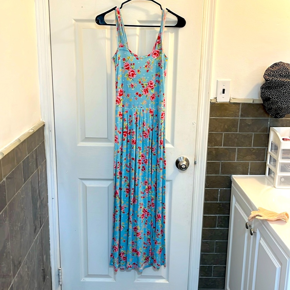 Women’s maxi summer dress blue with flower and sweetheart neckline size small